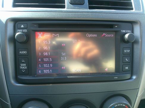 Used 2013 Toyota Corolla LE image 30