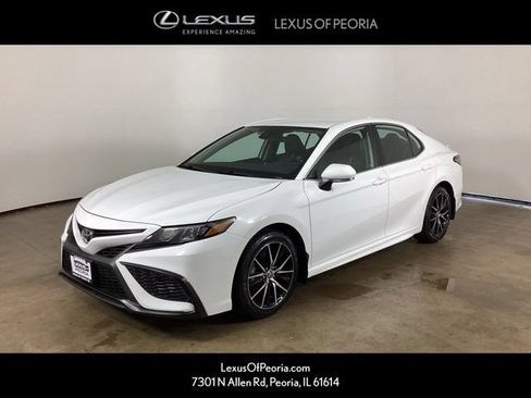 Used 2024 Toyota Camry SE FWD image 1