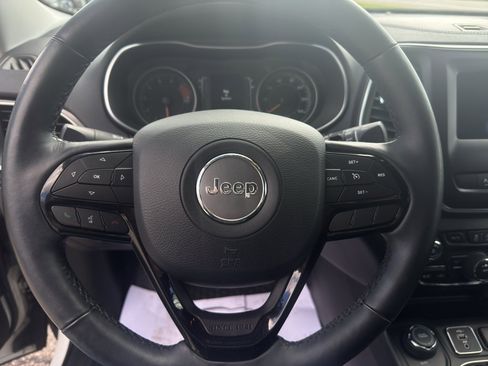 Used 2019 Jeep Cherokee Latitude w/ Cold Weather Group AWD/4WD image 19