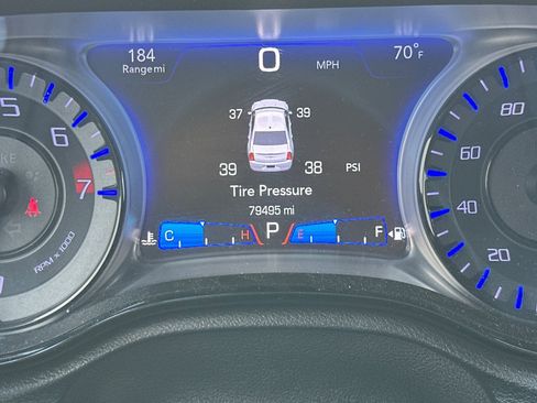 Used 2018 Chrysler 300 S RWD image 40
