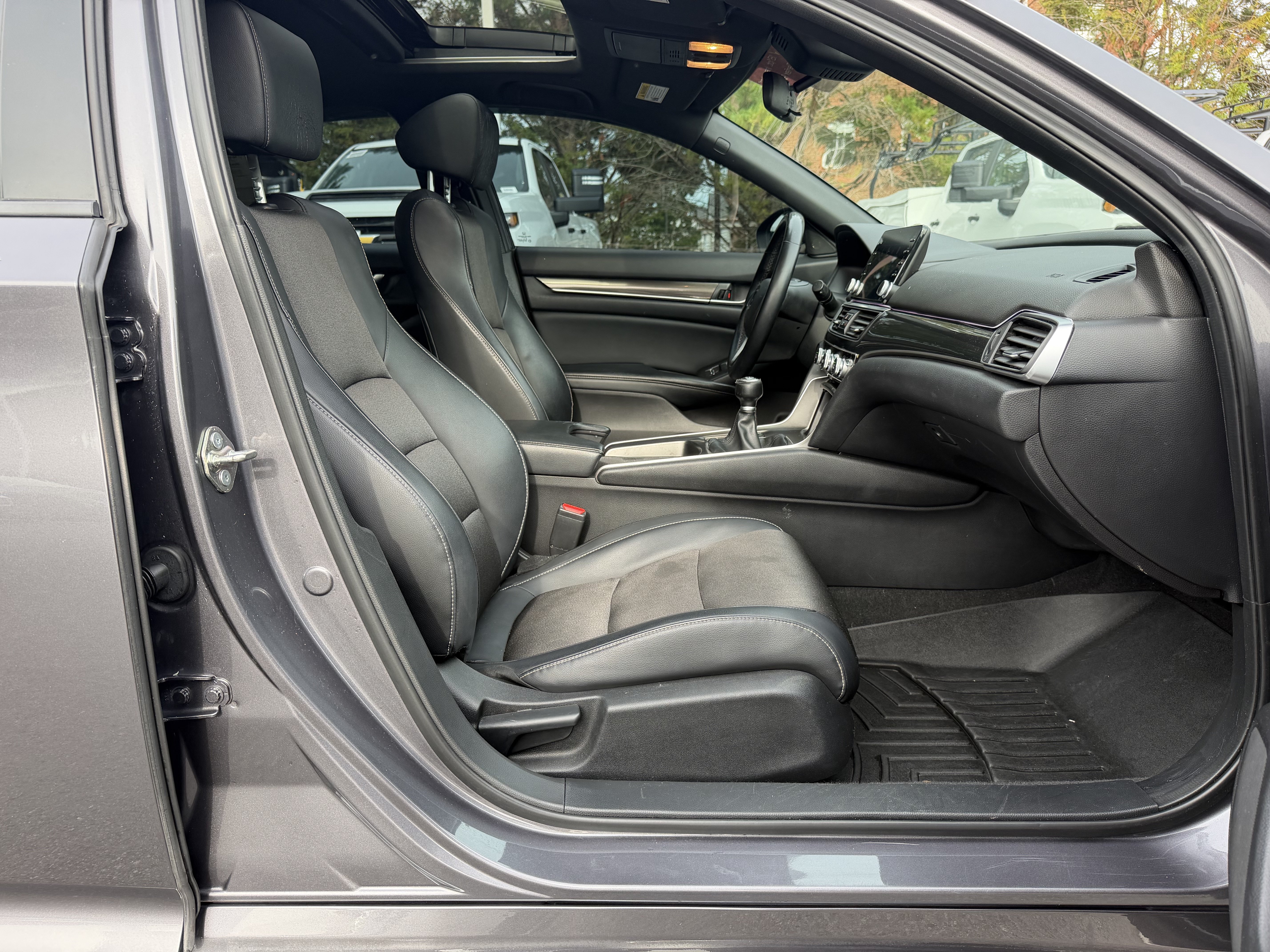 Used 2018 Honda Accord Sport image 34