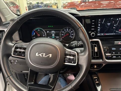Used 2023 Kia Sorento EX image 19