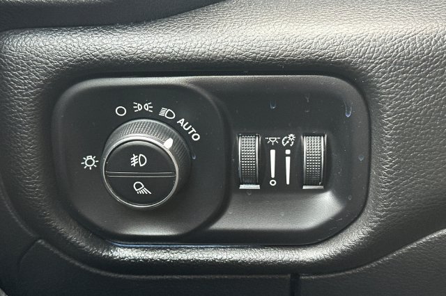 Used 2025 RAM 1500 Laramie AWD/4WD image 30