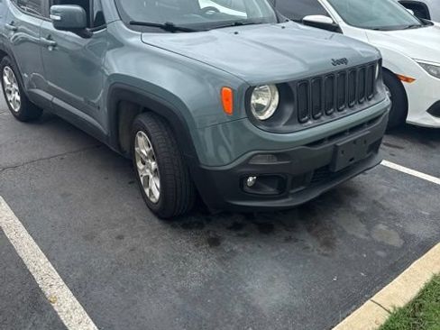 Used 2018 Jeep Renegade Altitude FWD image 4