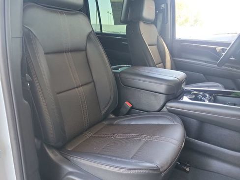 Certified 2026 Chevrolet Suburban High Country AWD/4WD image 23