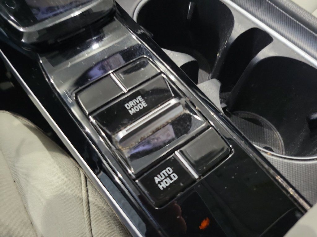 Used 2023 Hyundai Sonata SE FWD image 28