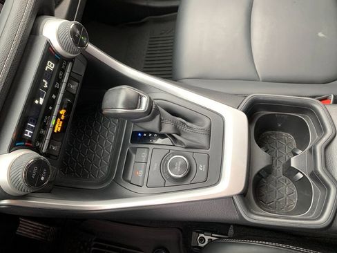 Used 2021 Toyota RAV4 XLE Premium image 23