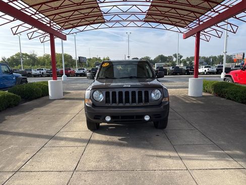 Used 2017 Jeep Patriot Latitude image 2