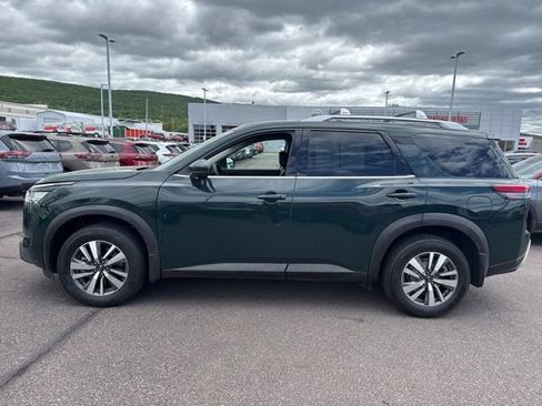 Certified 2024 Nissan Pathfinder SL w/ Black Appearance Package AWD/4WD image 7