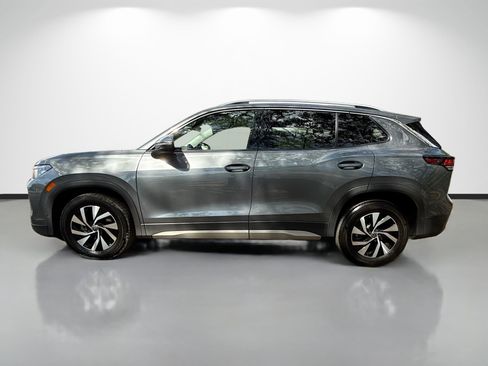 Used 2025 Volkswagen Tiguan S image 6