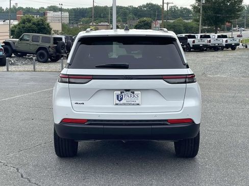 New 2025 Jeep Grand Cherokee Altitude image 7