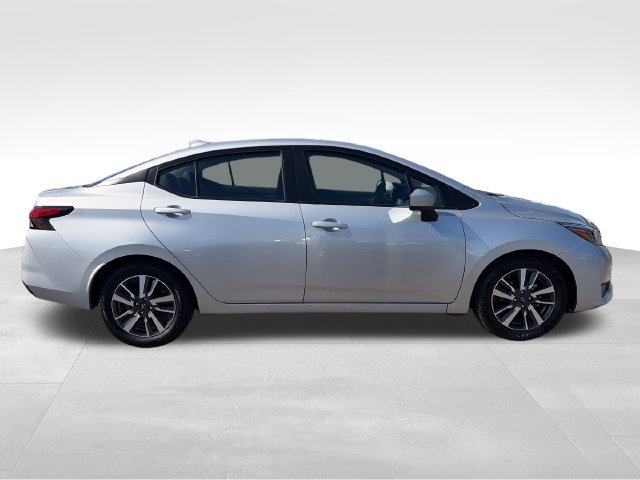 Used 2025 Nissan Versa SV FWD image 9