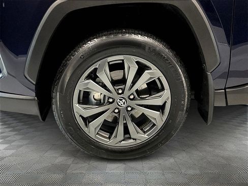 Used 2024 Toyota RAV4 XLE Premium image 30