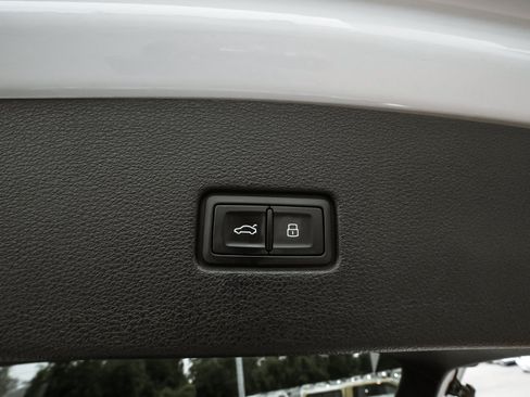 Used 2023 Audi Q8 Premium w/ Convenience Package AWD/4WD image 50