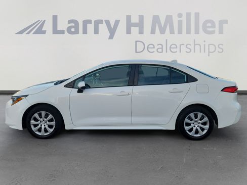 Used 2021 Toyota Corolla LE image 3