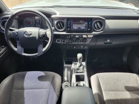 Used 2018 Toyota Tacoma TRD Off-Road w/ Technology Package AWD/4WD image 23