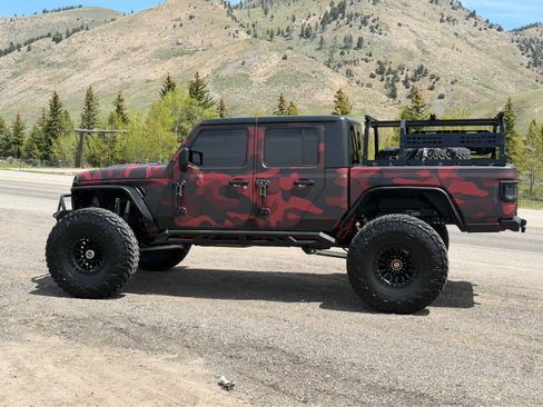Used 2022 Jeep Gladiator Rubicon w/ Trailer Tow Package AWD/4WD image 2