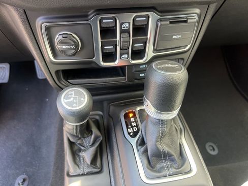 New 2025 Jeep Gladiator Sport AWD/4WD image 17