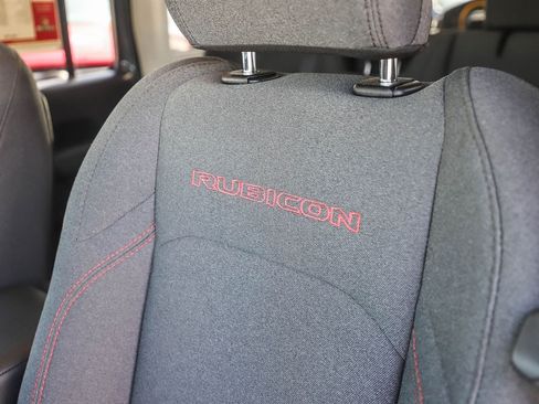 Used 2025 Jeep Wrangler Unlimited Rubicon AWD/4WD image 24