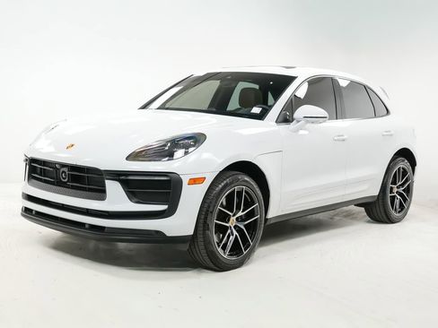 Certified 2025 Porsche Macan AWD/4WD image 1