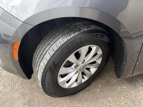 Used 2018 Chrysler Pacifica Touring-L image 20