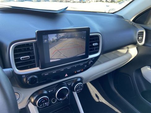 Used 2024 Hyundai Venue SEL image 35