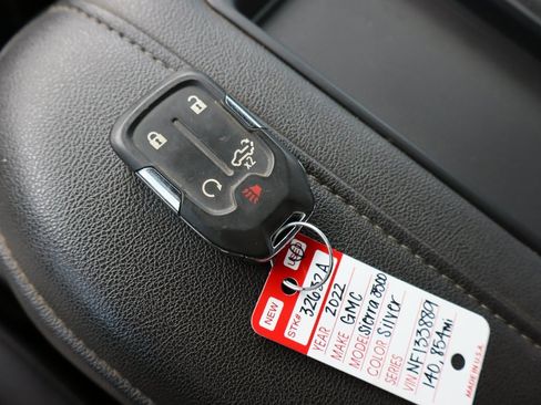 Used 2022 GMC Sierra 3500 SLT w/ SLT Convenience Package image 33