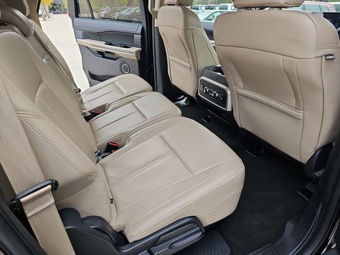 Used 2024 Ford Expedition Max XLT image 14