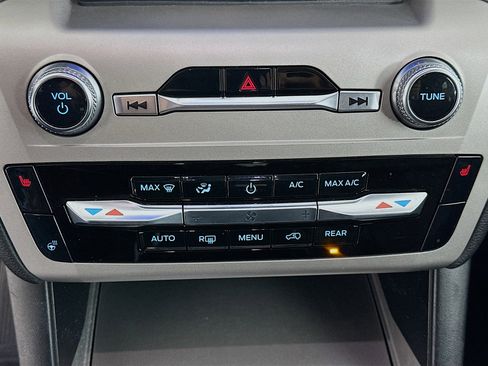 Used 2023 Ford Explorer XLT w/ Equipment Group 202A image 23