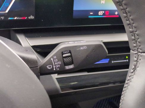 Used 2025 BMW 530i xDrive w/ Premium Package image 28