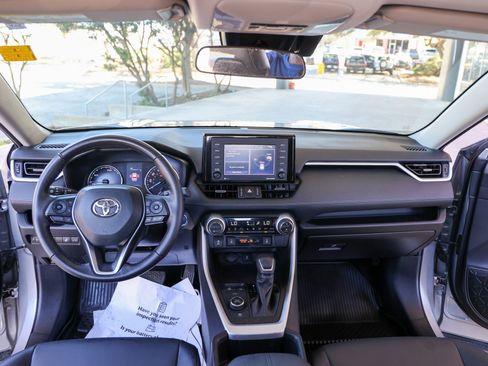 Used 2022 Toyota RAV4 XLE Premium image 41