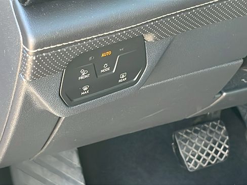 Used 2024 Volkswagen Atlas SE image 13