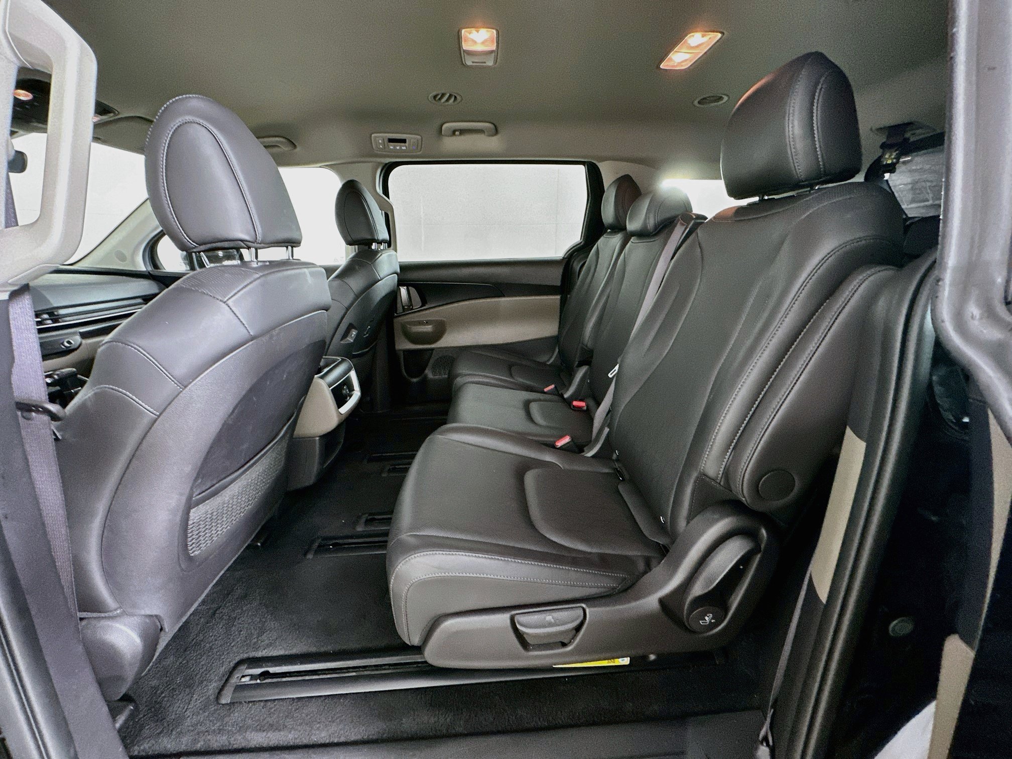 Used 2026 Kia Carnival FWD image 29