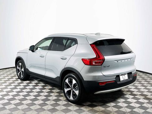 Used 2025 Volvo XC40 B5 Core w/ Climate Package image 5