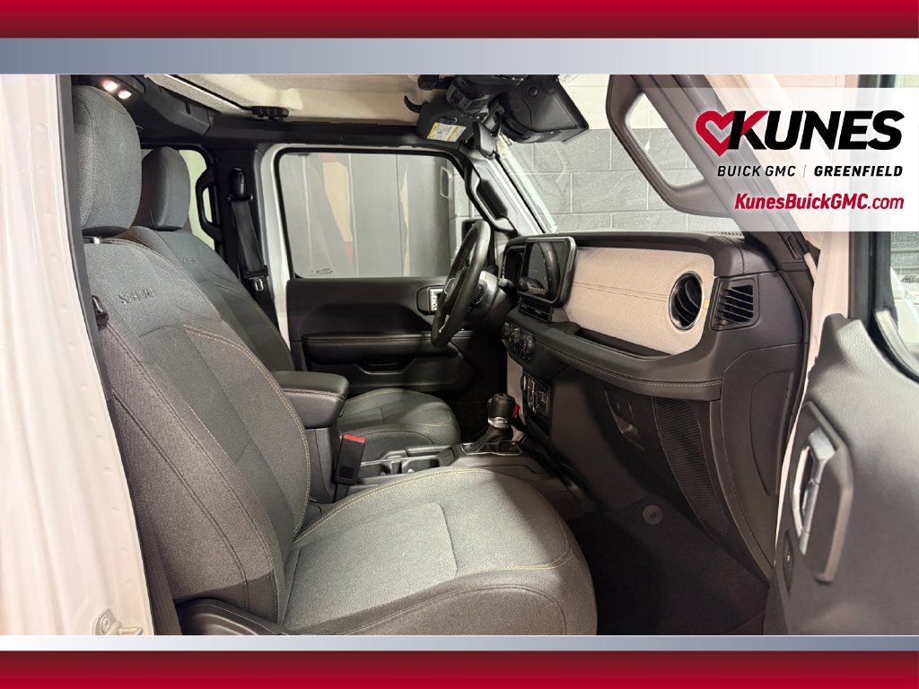 Used 2024 Jeep Wrangler Unlimited Sahara AWD/4WD image 38