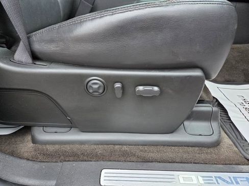 Used 2010 GMC Sierra 1500 Denali image 38