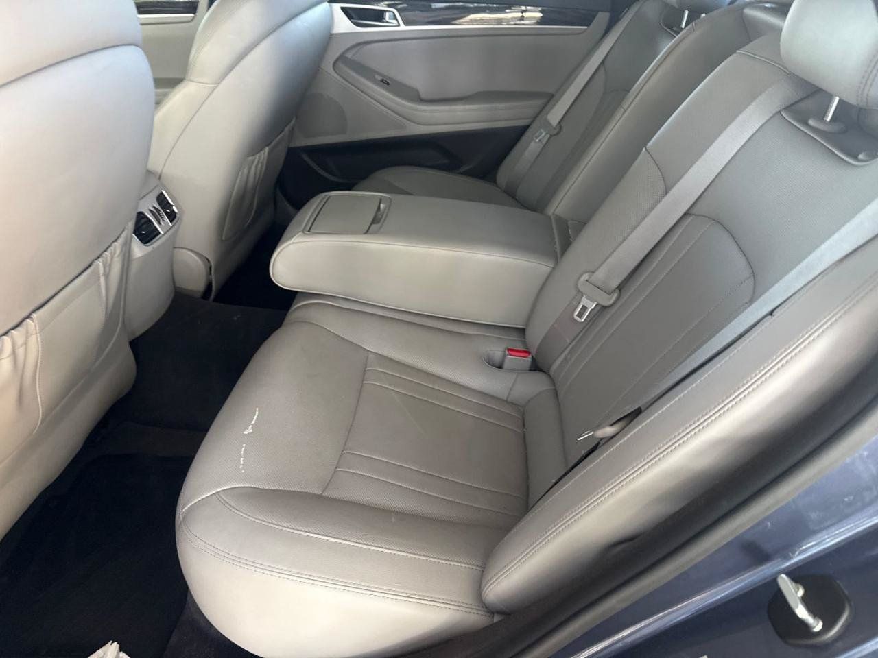 Used 2015 Hyundai Genesis 3.8 RWD image 7