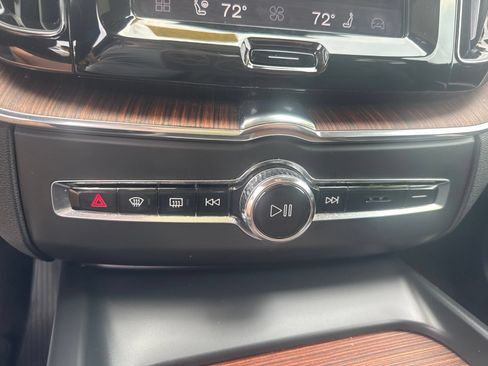 Used 2024 Volvo XC60 B5 Plus AWD/4WD image 28