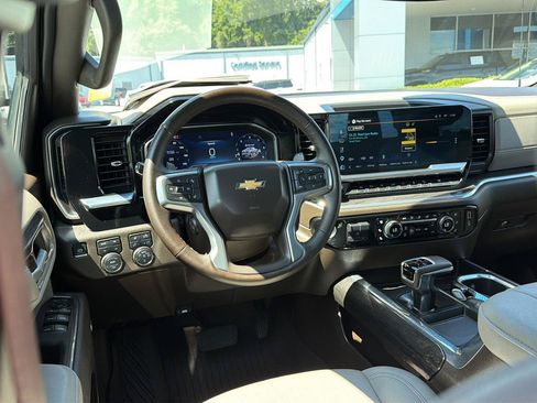 Used 2025 Chevrolet Silverado 1500 LTZ AWD/4WD image 19
