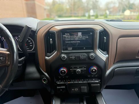 Used 2021 Chevrolet Silverado 3500 High Country image 32