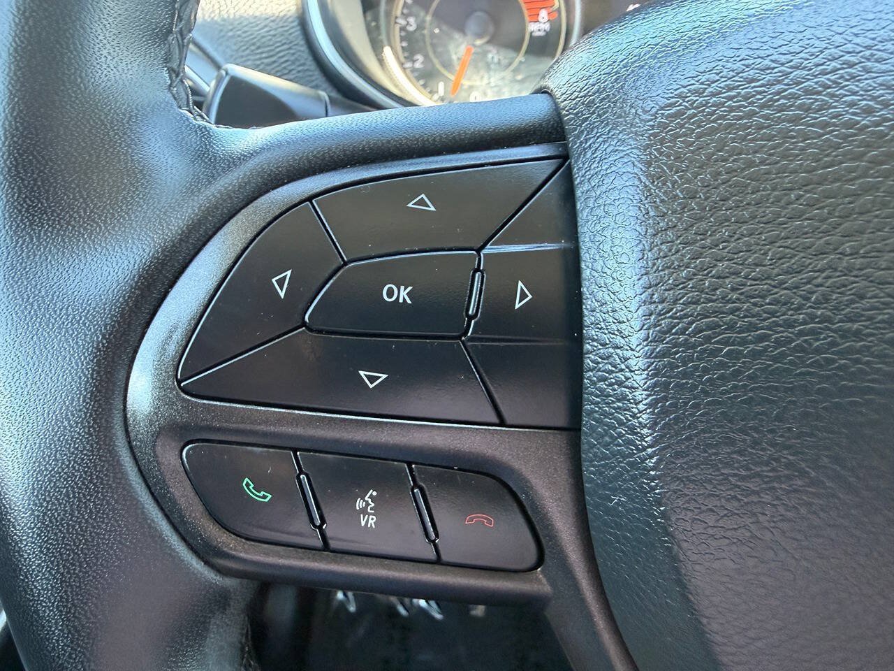 Used 2021 Jeep Cherokee Trailhawk w/ Technology Group AWD/4WD image 32
