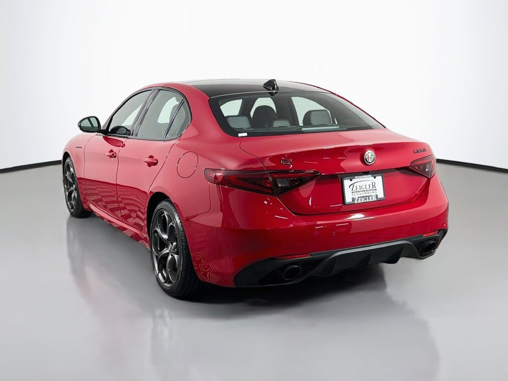 Used 2023 Alfa Romeo Giulia Estrema AWD/4WD image 5