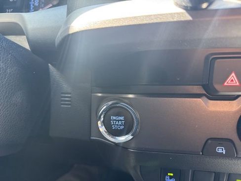 Used 2022 Toyota Tacoma TRD Sport w/ Technology Package image 12