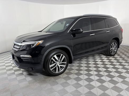 Used 2018 Honda Pilot Touring image 3