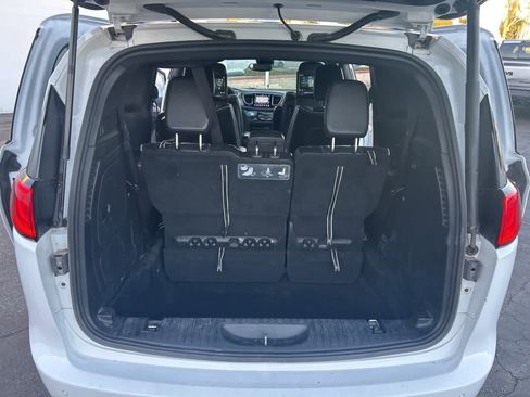 Used 2020 Chrysler Pacifica Limited w/ Advanced Safetytec Group image 31