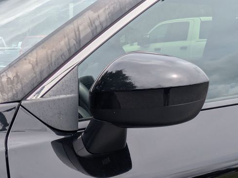 Used 2023 Nissan Rogue SV FWD image 11