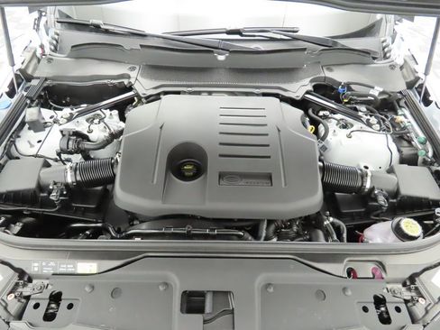 Used 2024 Land Rover Discovery Dynamic SE image 29