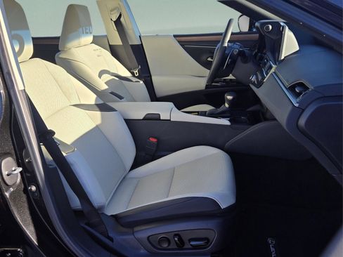 Certified 2025 Lexus ES 350 w/ Premium Package image 13