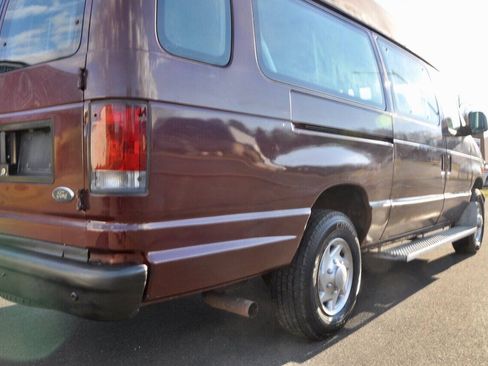 Used 2005 Ford E-350 and Econoline 350 XL RWD image 12