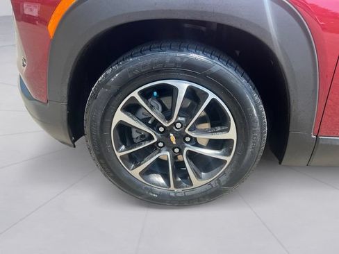 Used 2024 Chevrolet TrailBlazer LT w/ Convenience Package FWD image 9